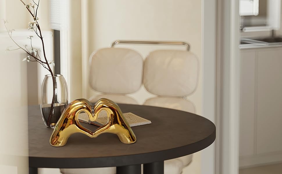 Statuetă Decorativă "Heart Hands" – Simbolul Iubirii în Stil Modern Gold, Ceramică Premium